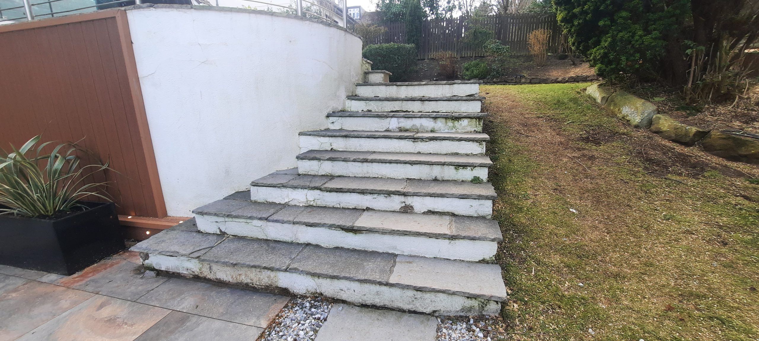 Rendering Edinburgh on wide garden steps