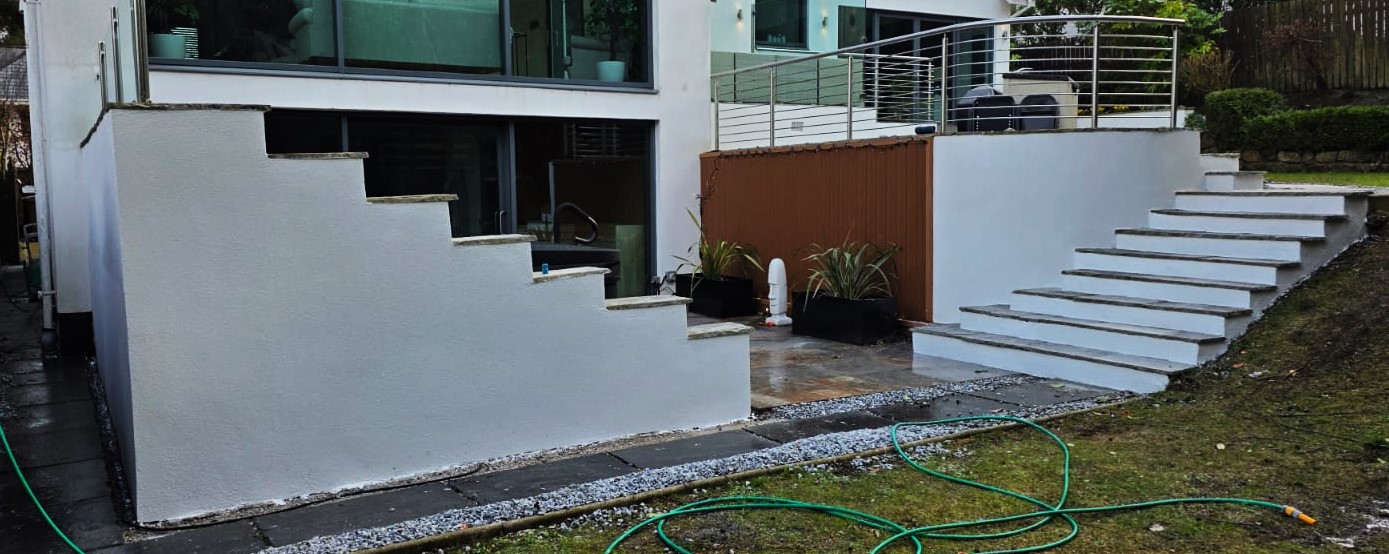 roughcast render Edinburgh beside outdoor steps