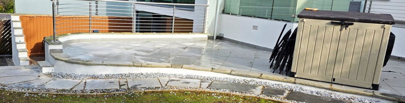 roughcasting Edinburgh on patio retaining wall