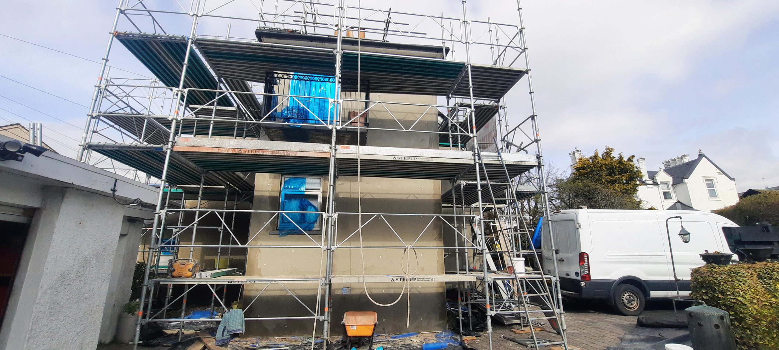 Rendering Edinburgh on high external walls