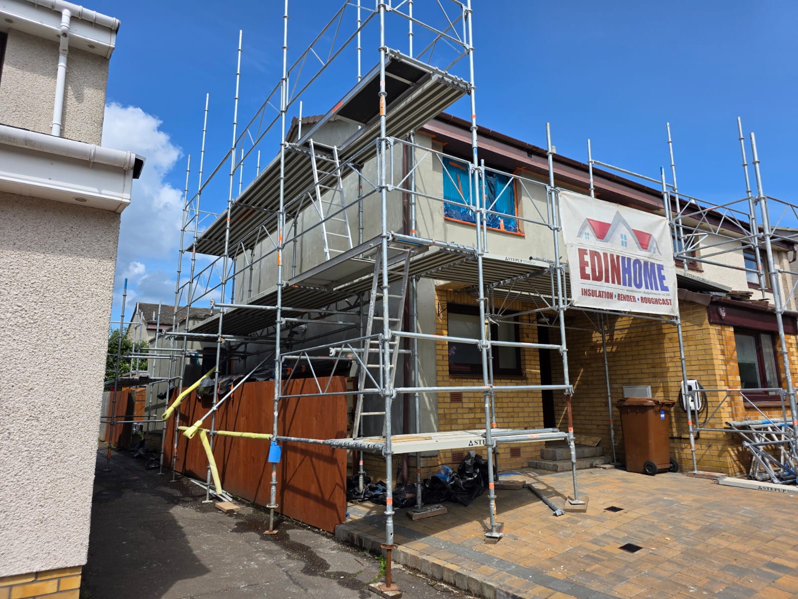 full home under scaffolding for roughcasting Edinburgh works