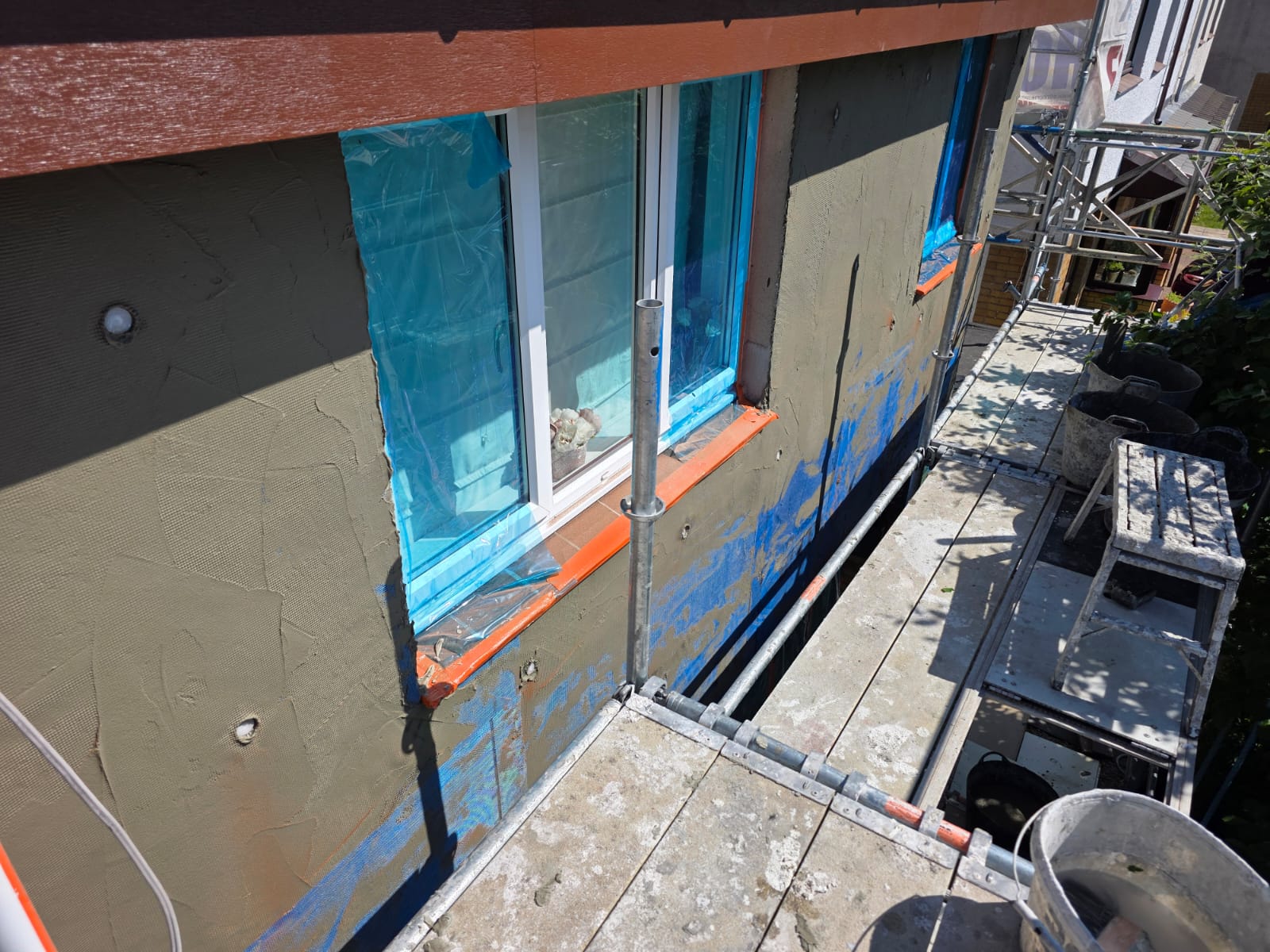 roughcast render Edinburgh applied around protected windows on upper floor