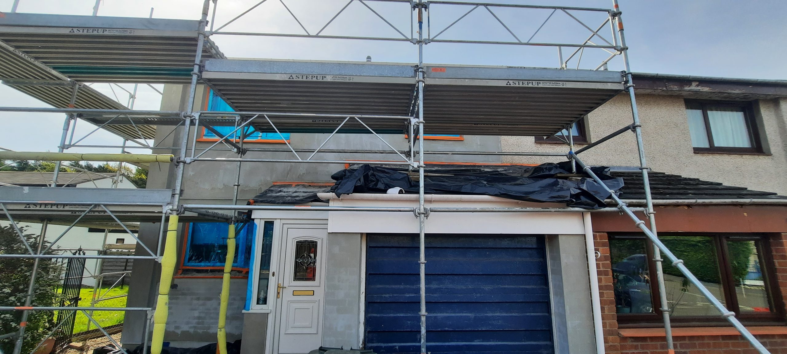 scaffolding supports roughcast render Edinburgh application around front door
