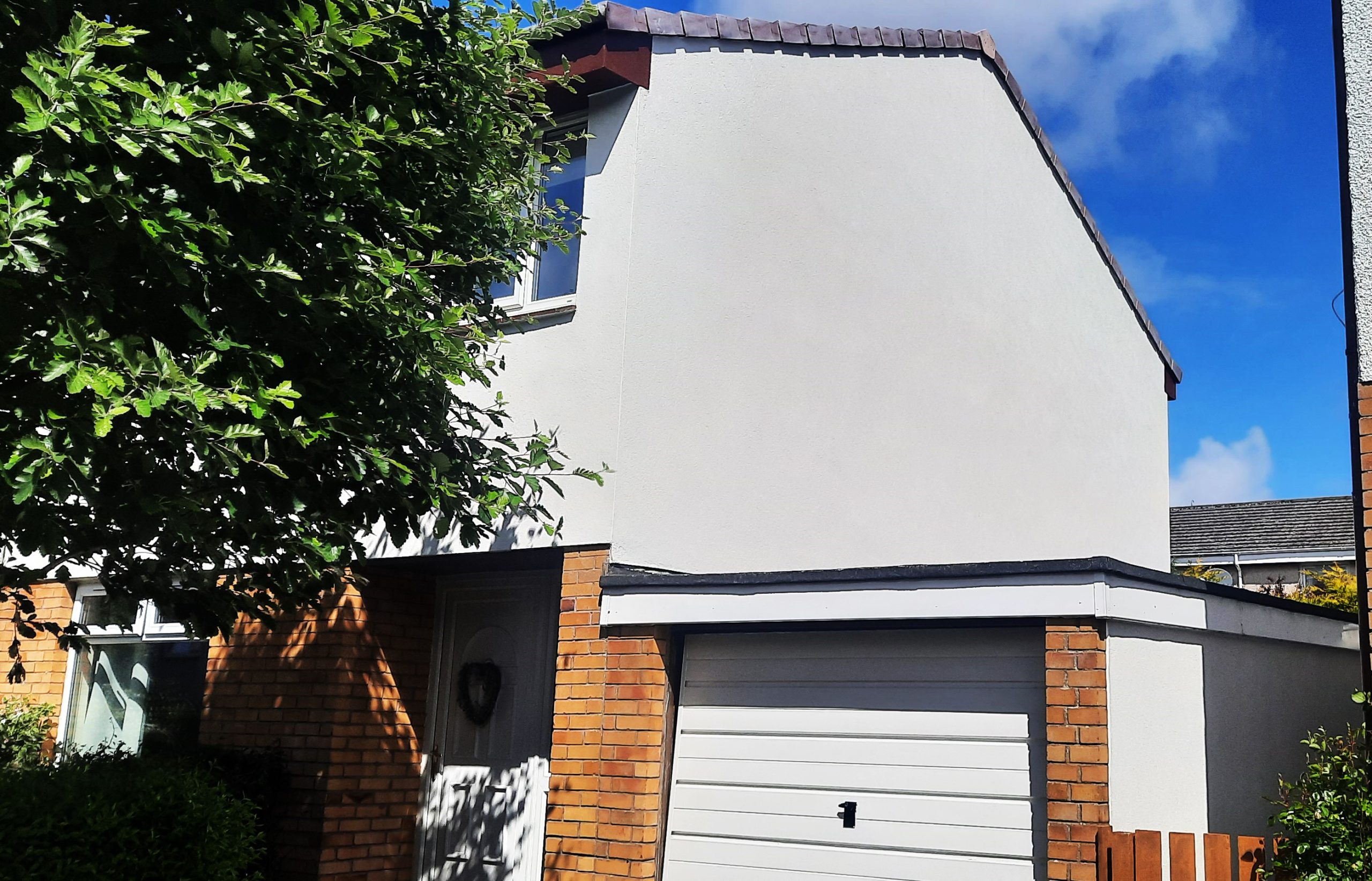narrow passage showing a modern roughcasting Edinburgh application on tall wall