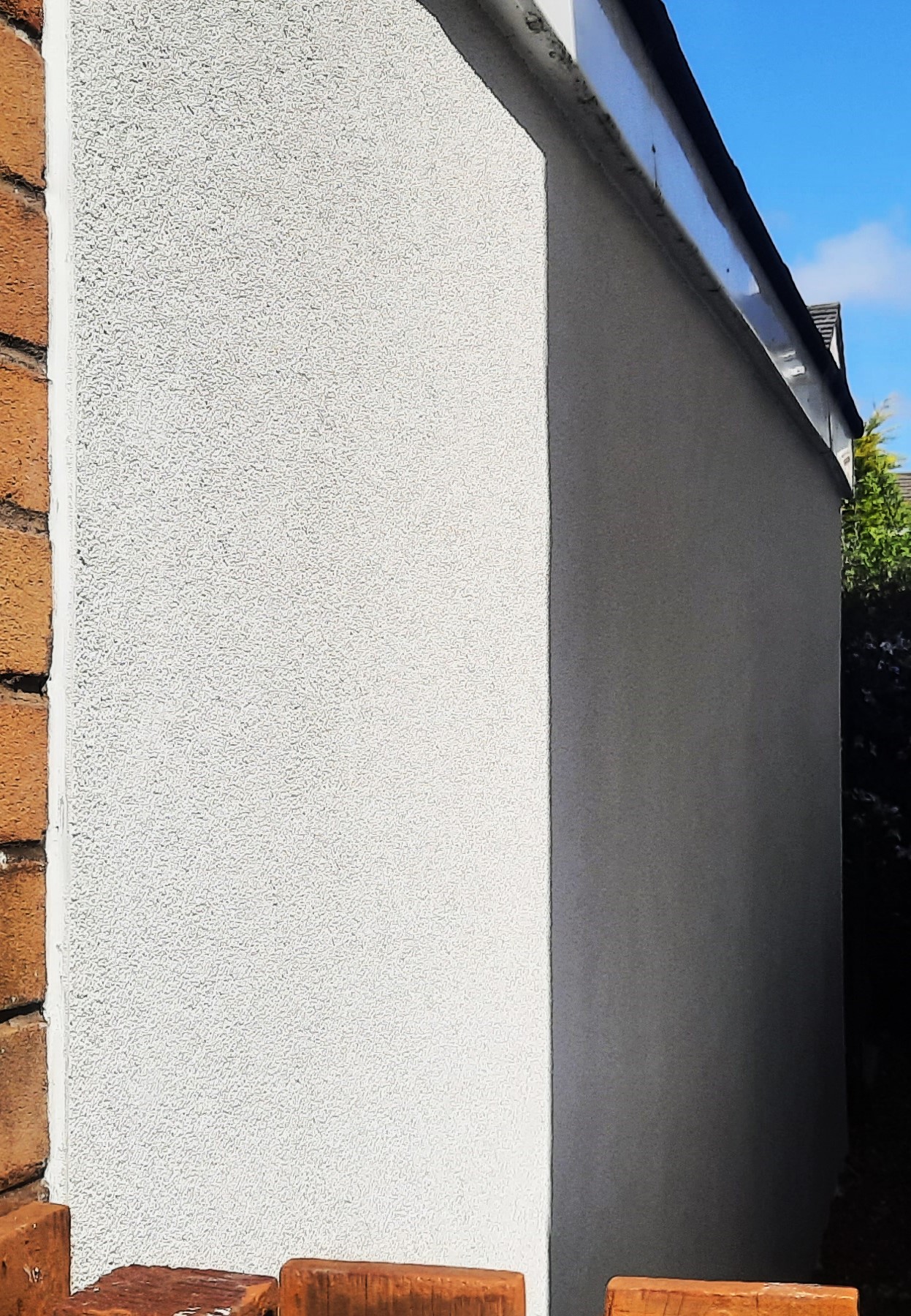 crisp white Rendering Edinburgh detail where wall meets a brick column