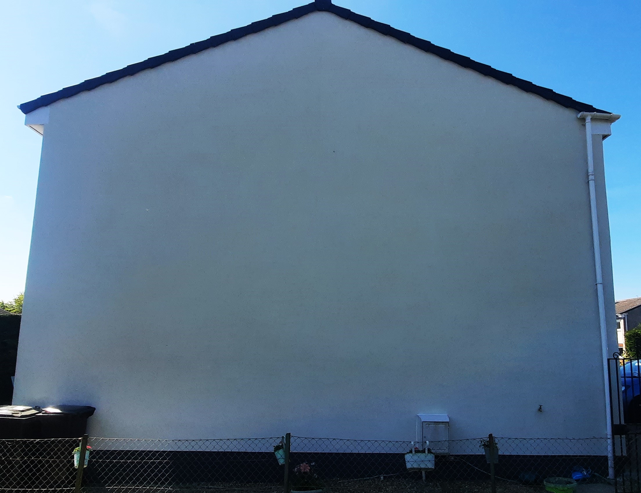clean side gable after roughcaster Edinburgh completed exterior finish