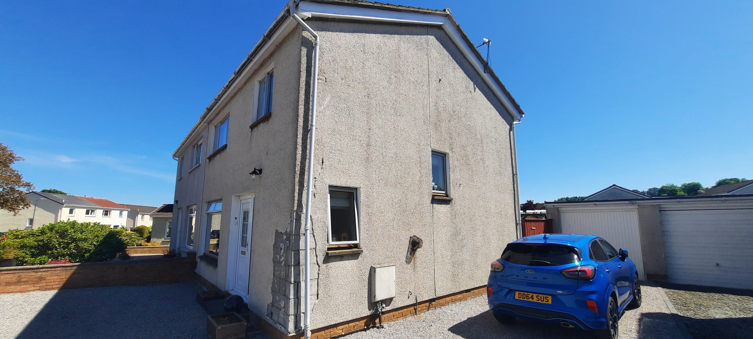 completed side wall with bright new roughcast render Edinburgh coating
